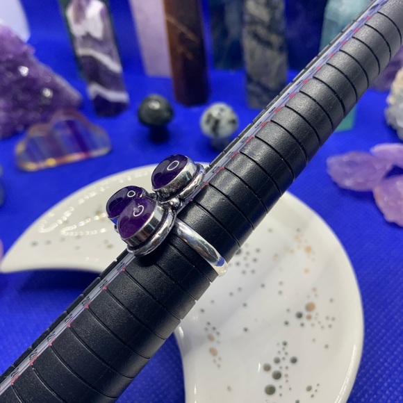 Stunning Amethyst Trio Ring, .925 Silver Plated, Size 7.25 - Picture 11 of 12